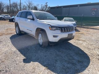 2017 Jeep Grand Cherokee Laredo 4x2 - Exterior Front Right Corner Image